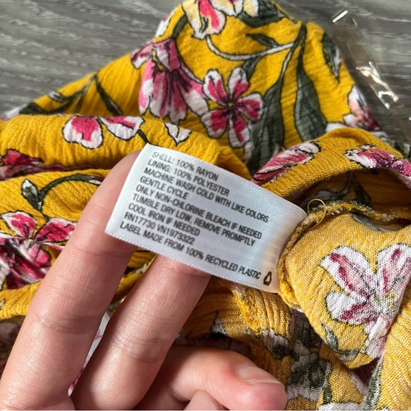 Xhiliration Floral Romper - M - Picture 5 of 5